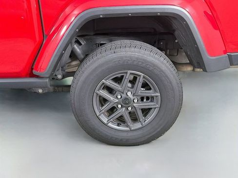 Used 2024 Jeep Gladiator Sport AWD/4WD image 35