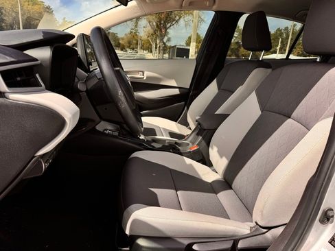 Used 2025 Toyota Corolla LE image 9