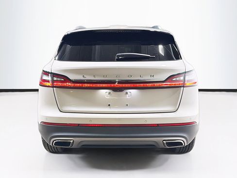 Used 2021 Lincoln Nautilus Reserve image 4