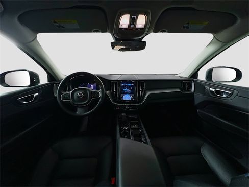 Used 2023 Volvo XC60 B5 Core image 9