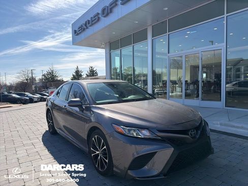 Used 2019 Toyota Camry SE image 1