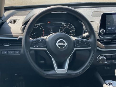 Used 2024 Nissan Altima 2.5 SV FWD image 7