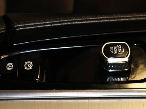 Used 2022 Volvo XC90 T5 Momentum AWD/4WD image 55