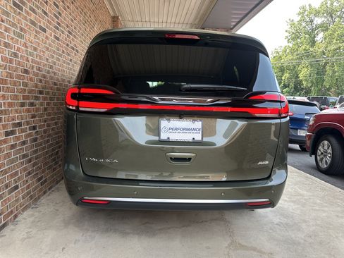 New 2027 Chrysler Pacifica Select AWD/4WD image 16
