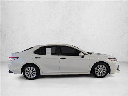 Used 2019 Toyota Camry LE FWD image 4