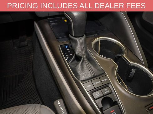 Used 2022 Toyota Camry XLE w/ Navigation Upgrade Package FWD image 14
