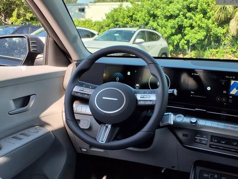 Used 2025 Hyundai Kona SEL image 17