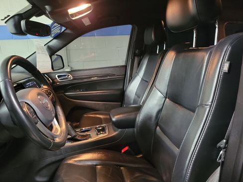 Used 2019 Jeep Grand Cherokee Limited image 17