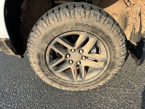 Used 2022 Chevrolet Silverado 1500 Custom Trail Boss w/ LPO, Dark Essentials Package image 11