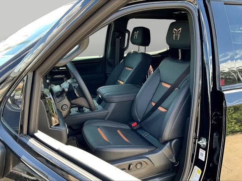 New 2025 GMC Sierra 1500 AT4 w/ AT4 Premium Package AWD/4WD image 18