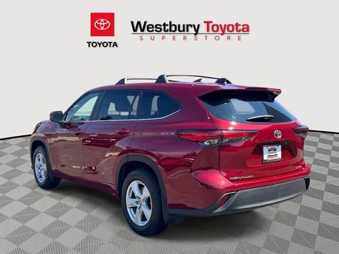 Used 2023 Toyota Highlander LE image 11