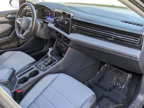 Used 2025 Volkswagen Jetta SE image 29