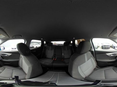 Used 2025 Chevrolet Blazer LT FWD image 43