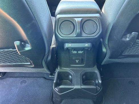 Used 2024 Jeep Wrangler Unlimited Rubicon image 11