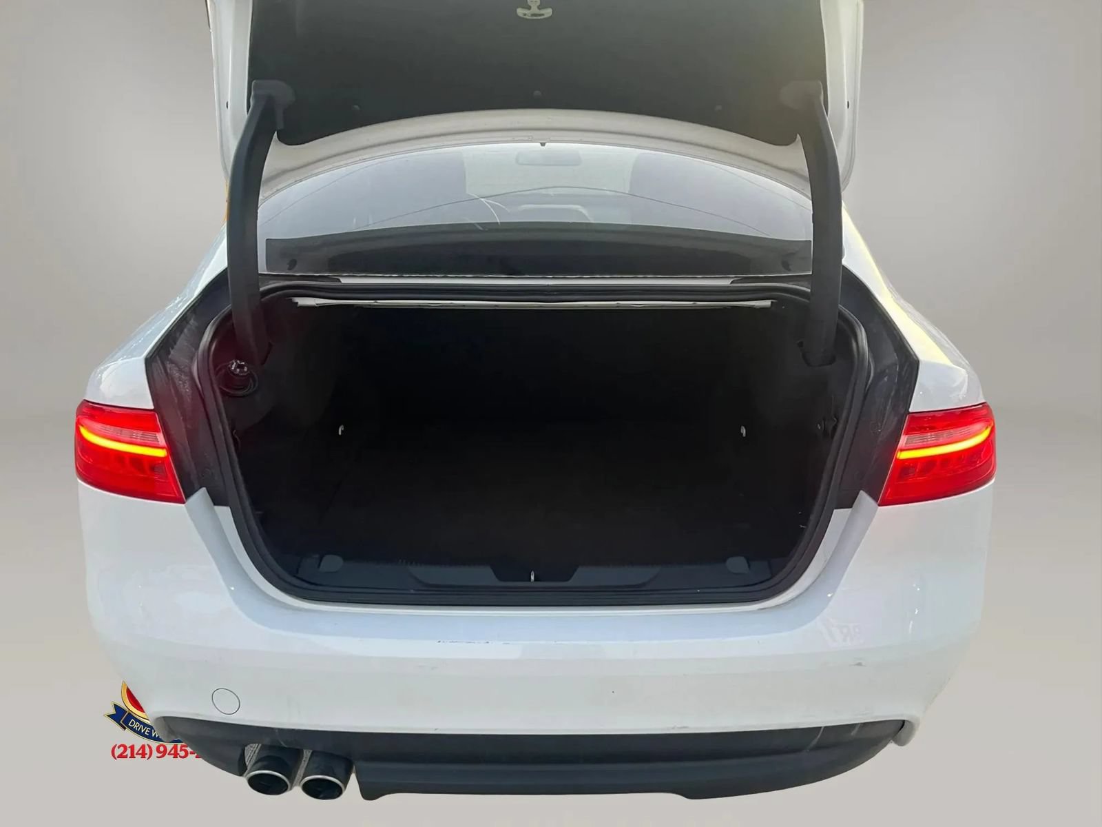 Used 2017 Jaguar XE RWD image 40