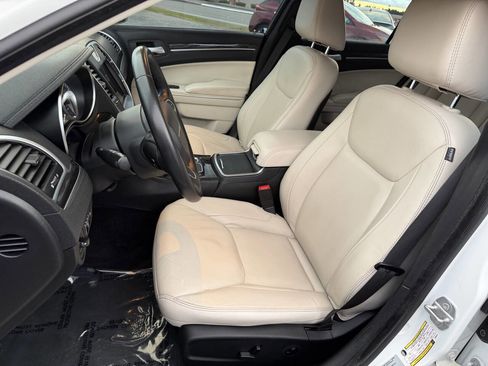Used 2015 Chrysler 300 Limited w/ Driver Convenience Group image 14
