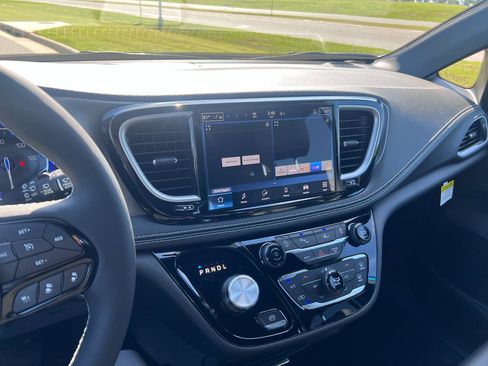 New 2026 Chrysler Pacifica Select w/ S Appearance Package image 23