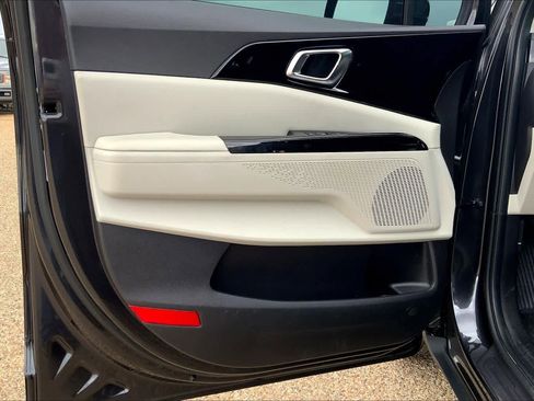 Certified 2024 Kia Carnival EX image 20