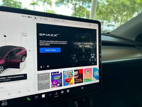 Used 2023 Tesla Model Y Long Range AWD/4WD image 53