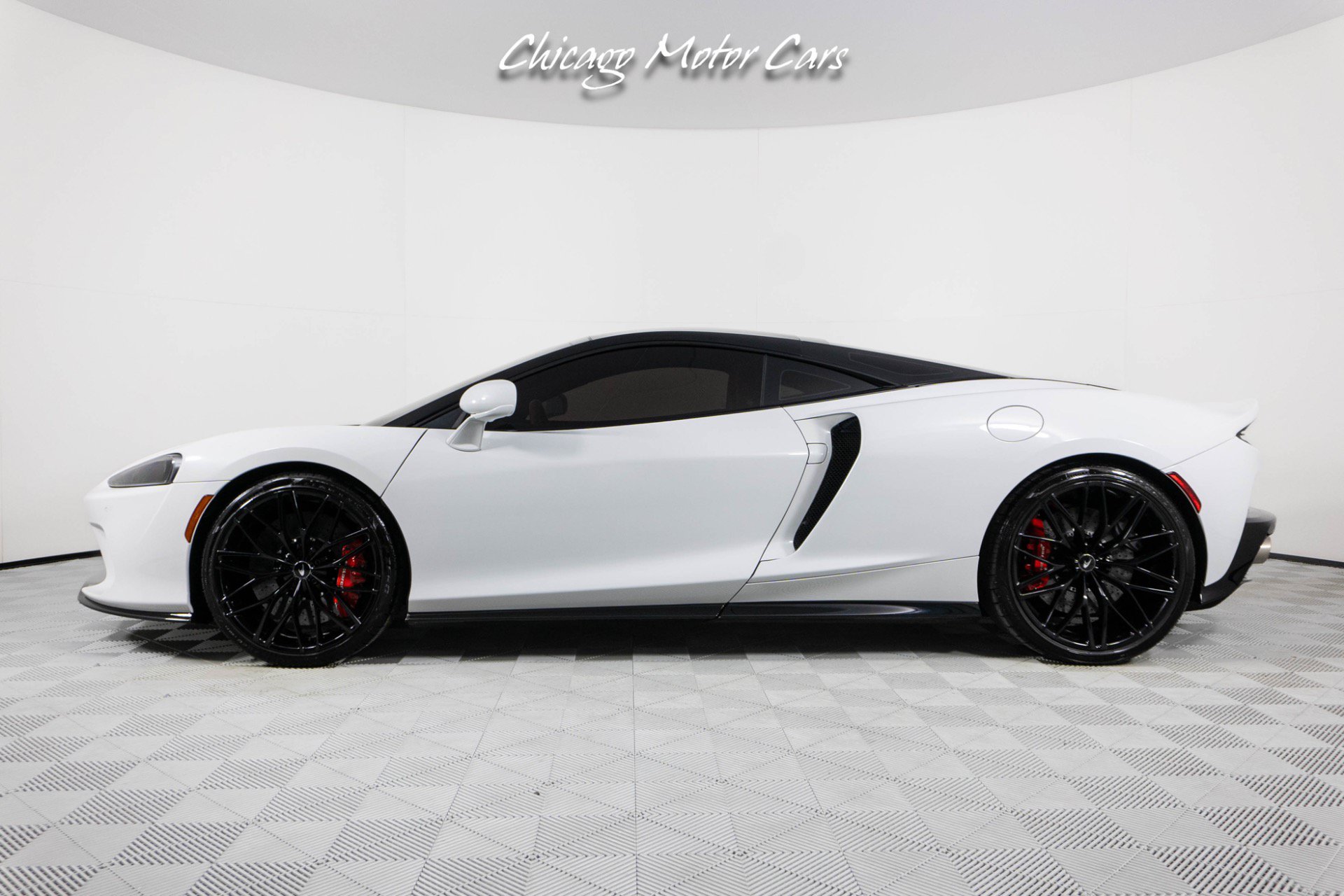 Used 2023 McLaren GT RWD image 3