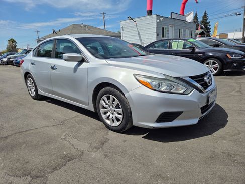 Used 2016 Nissan Altima 2.5 S w/ Power Driver Seat Package FWD image 4