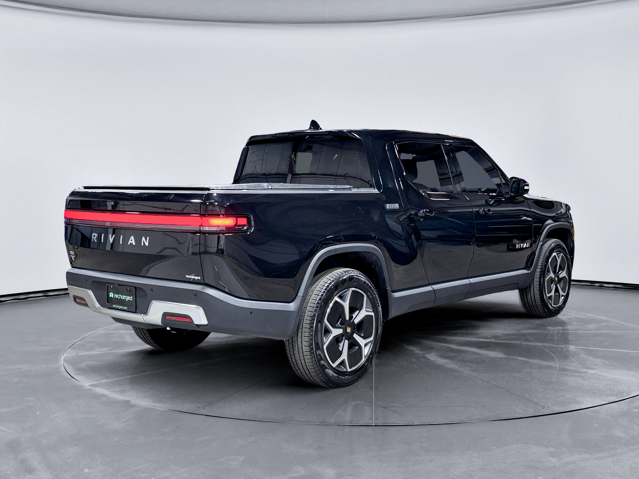 Used 2023 Rivian R1T Adventure Dual AWD/4WD image 3