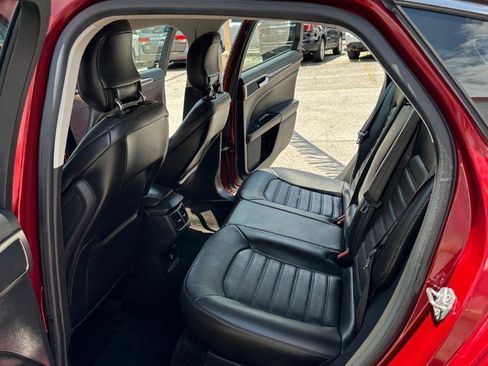 Used 2015 Ford Fusion SE w/ Equipment Group 202A FWD image 19