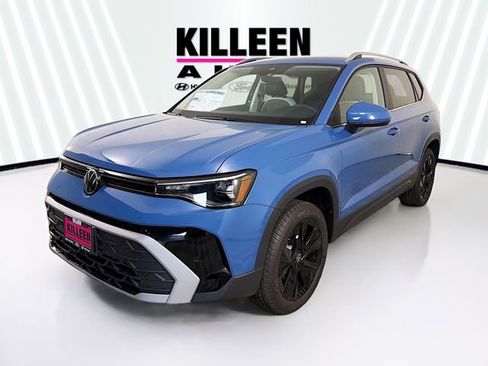 New 2026 Volkswagen Taos SE FWD image 3