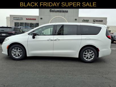 New 2026 Chrysler Pacifica Select