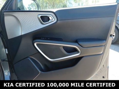 Certified 2025 Kia Soul LX image 23