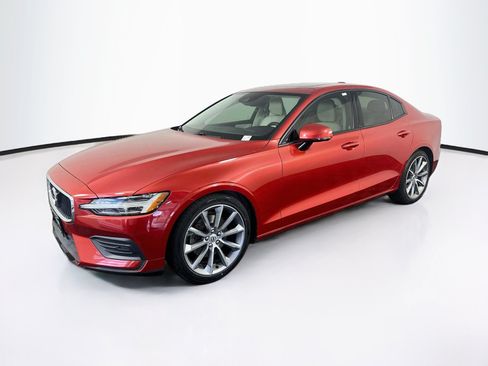 Used 2019 Volvo S60 T5 Momentum w/ Multimedia Package FWD image 3