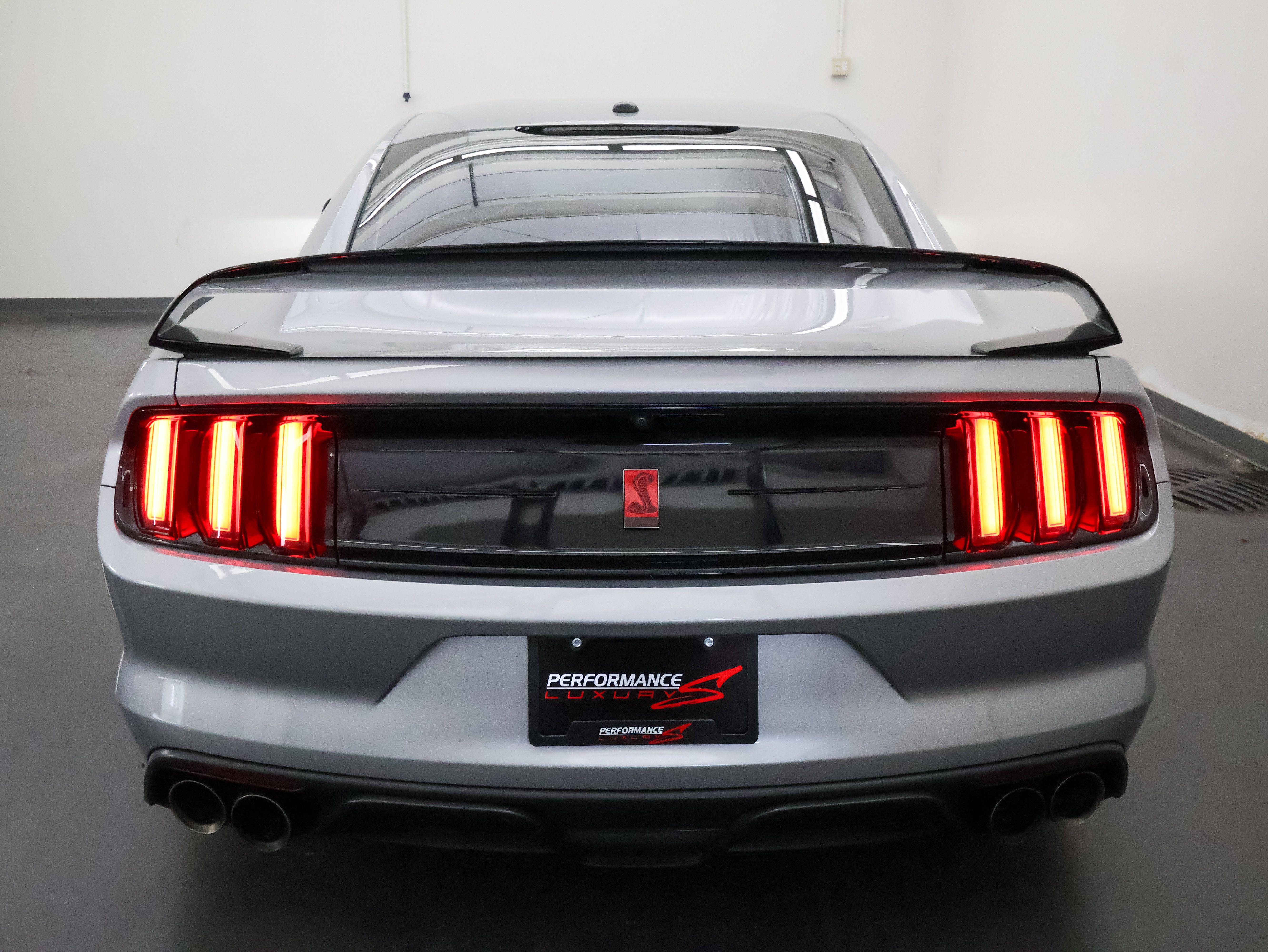 Used 2020 Ford Mustang Shelby GT350R w/ GT350R Equipment Group 920A RWD image 4