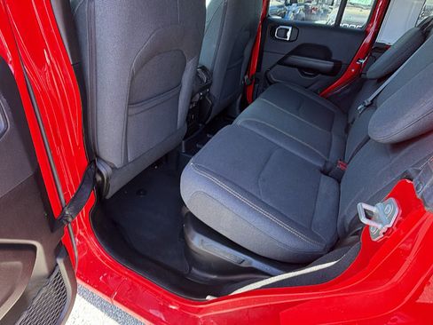 Used 2025 Jeep Wrangler Unlimited Sahara w/ Safety Group AWD/4WD image 23