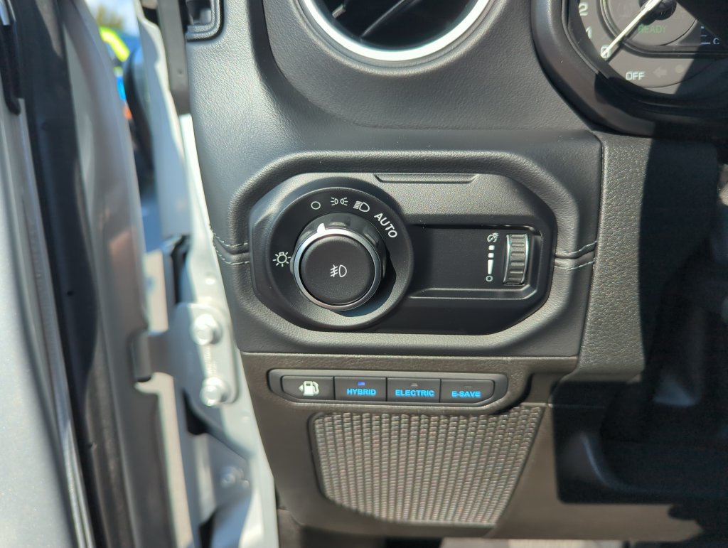 Used 2024 Jeep Wrangler High Altitude AWD/4WD image 17