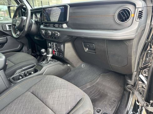 Used 2024 Jeep Gladiator Mojave w/ Technology Group image 12