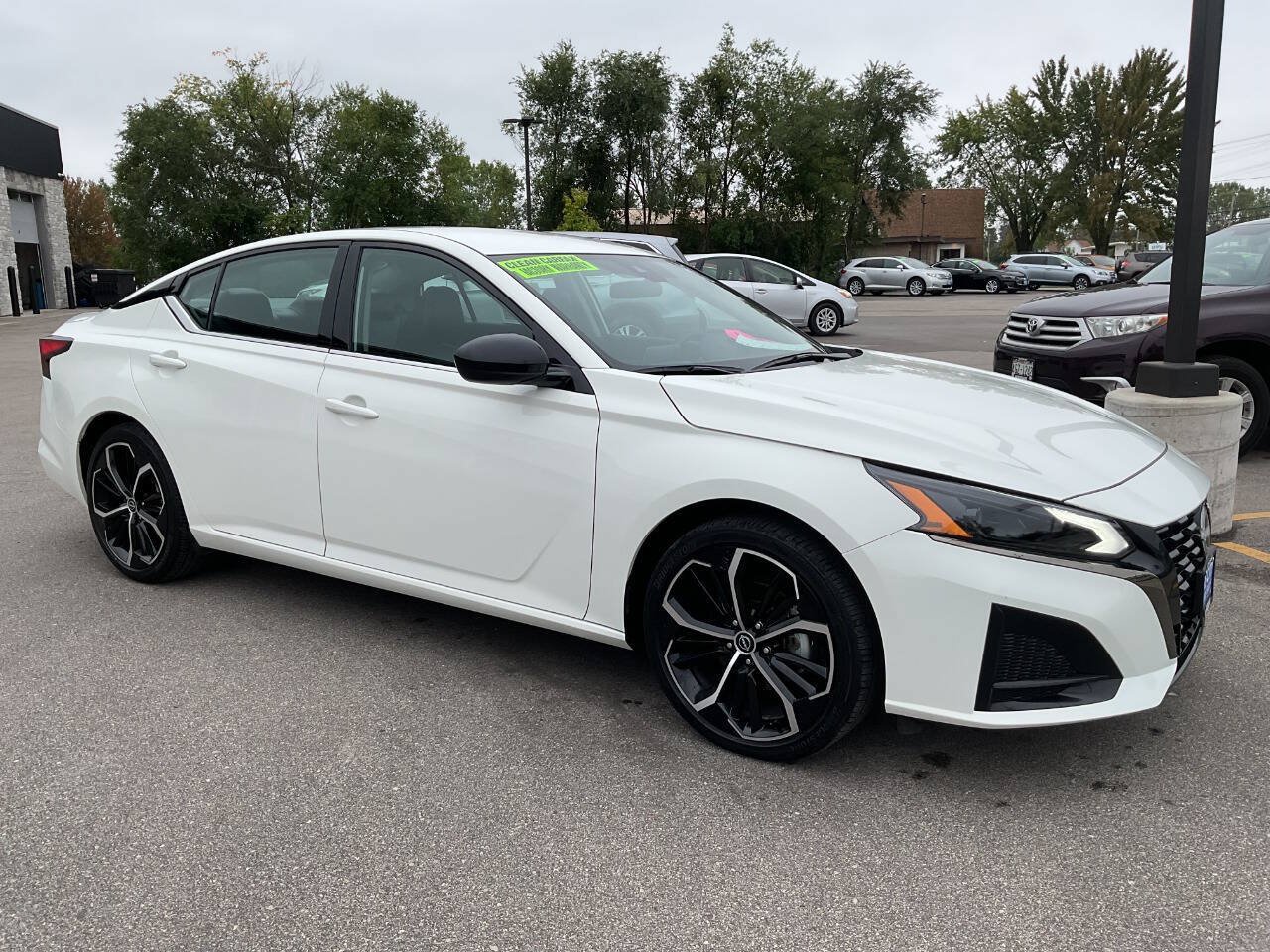 Used 2025 Nissan Altima 2.5 SR FWD image 10