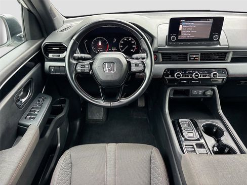 Certified 2025 Honda Pilot Sport image 25