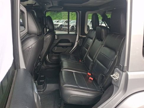 Used 2018 Jeep Wrangler Unlimited Sahara w/ Cold Weather Group AWD/4WD image 10