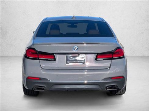 Used 2022 BMW 530e w/ Premium Package image 8