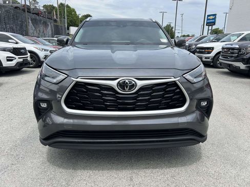 Used 2024 Toyota Highlander XLE AWD/4WD image 8