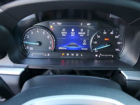 Used 2022 Ford Explorer XLT image 17