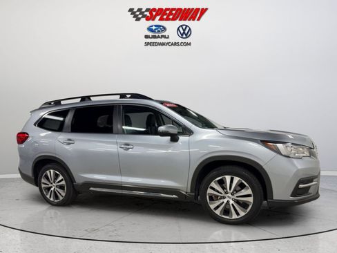 Used 2022 Subaru Ascent Limited w/ Technology Package AWD/4WD image 3