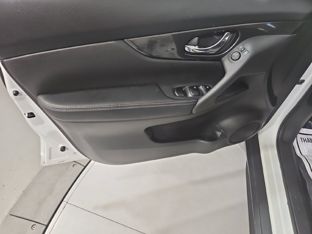 Used 2017 Nissan Rogue SV AWD/4WD image 11