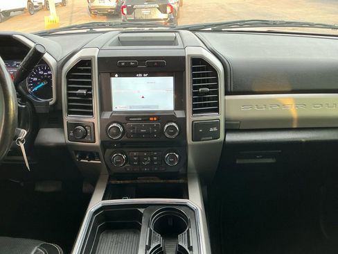 Used 2018 Ford F350 Lariat w/ Chrome Package image 20