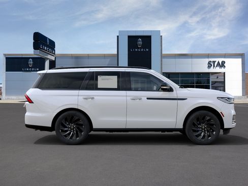 New 2027 Lincoln Navigator Reserve w/ Jet Appearance Package AWD/4WD image 5