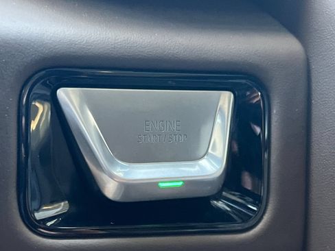 Used 2025 GMC Yukon Denali Ultimate AWD/4WD image 31