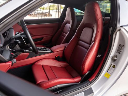 Certified 2023 Porsche 911 Carrera 4 AWD/4WD image 5