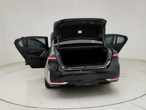 Used 2024 BMW i5 eDrive40i w/ M Sport Package RWD image 18