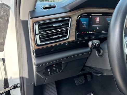 Used 2025 Volkswagen Atlas SE FWD image 11