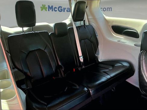 Used 2024 Chrysler Pacifica Touring-L FWD image 24